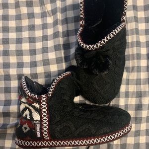 ✨NWT✨ Muk Luks bootie slippers